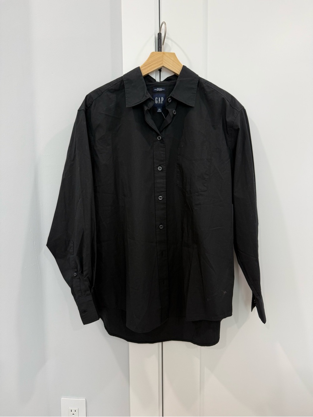 GAP women’s Big Shirt poplin Black Long-Sleeve Button-Down Shirt XS